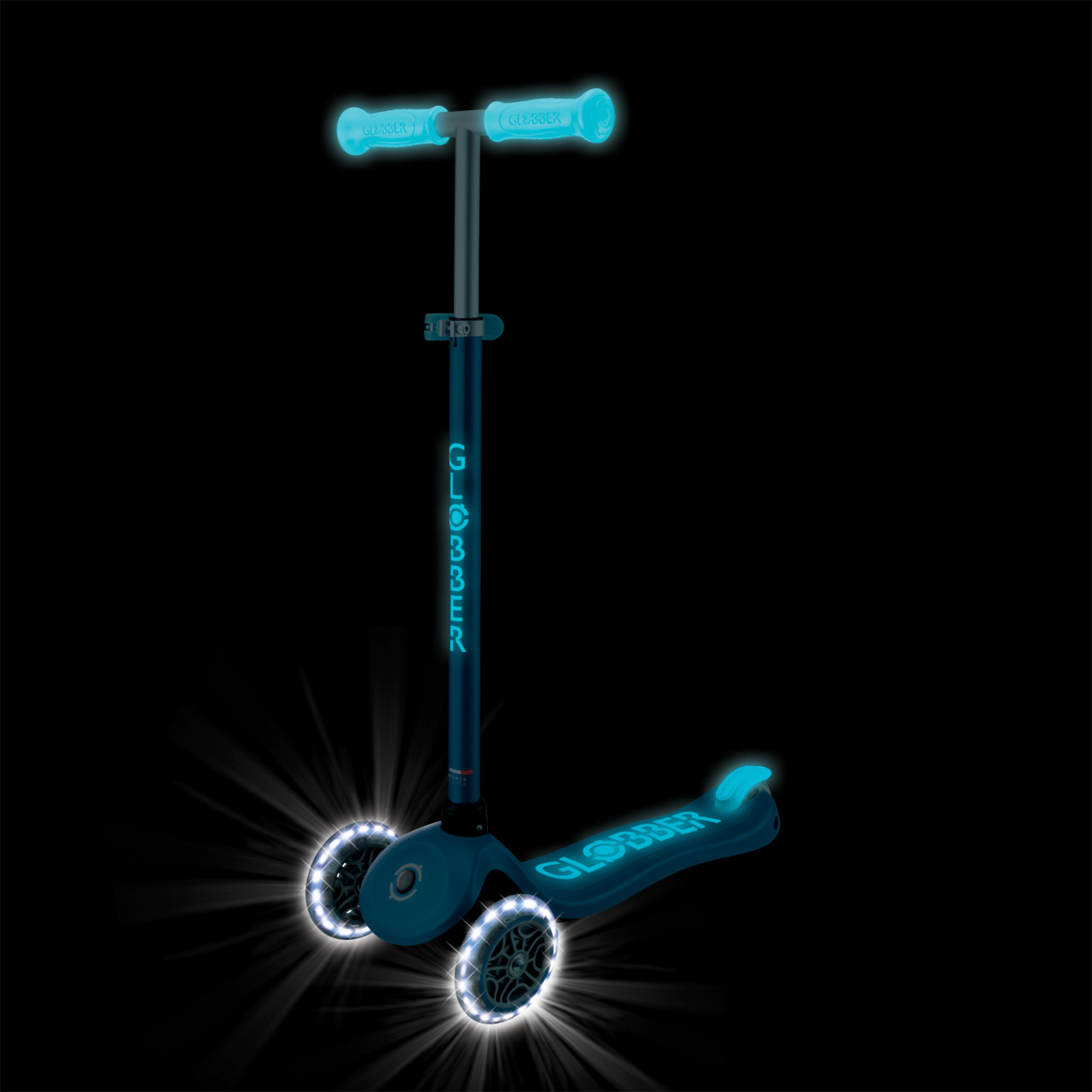 01 443 100 3 Wheel Glow In The Dark Scooter