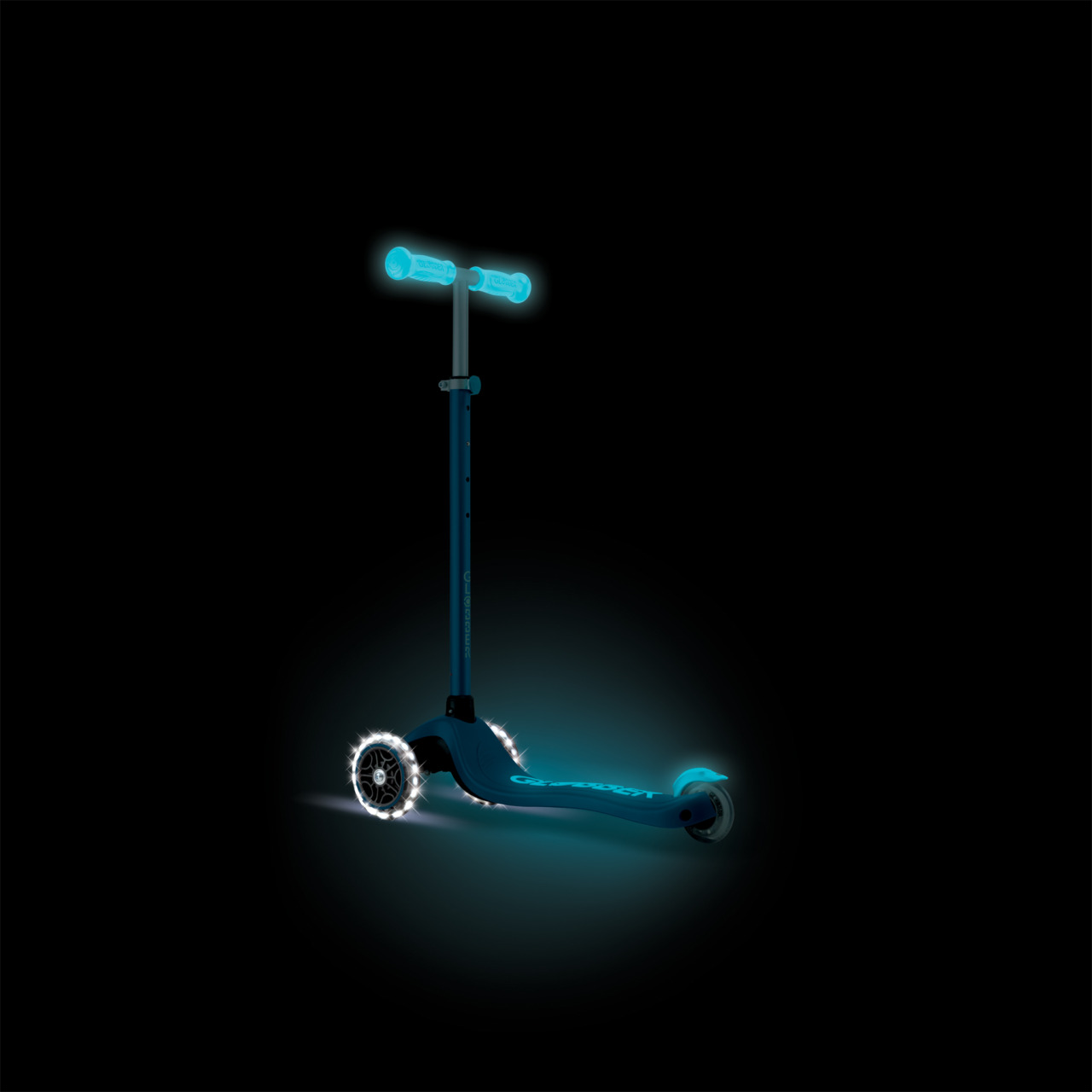 06 443 100 3 Wheel Scooter That Glows