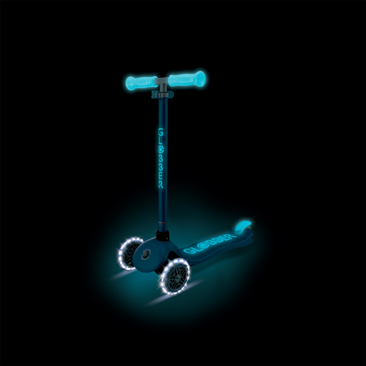 09 443 100 Adjustable Glowing Scooter