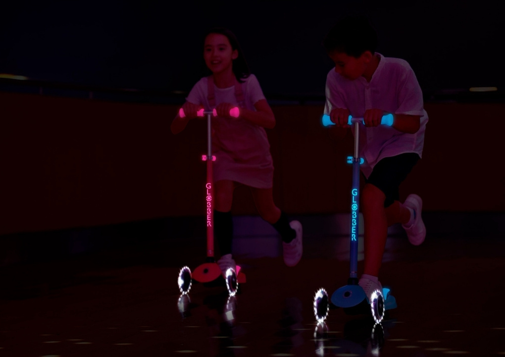 01 443 Glow In The Dark Magic Scooter